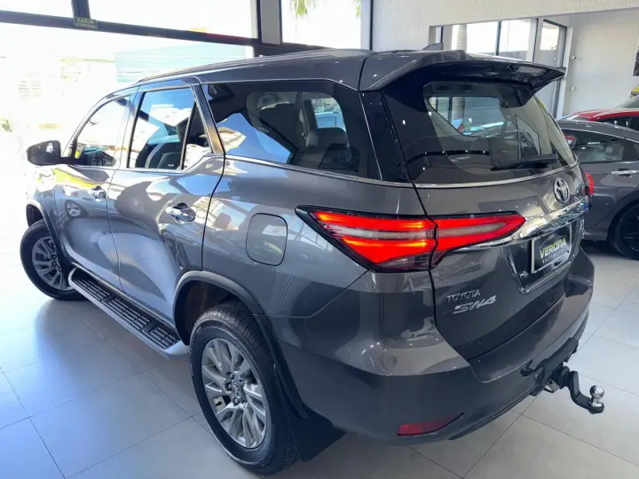 HILUX SW4 2.8 D-4d Turbo SRX 7L 4X4