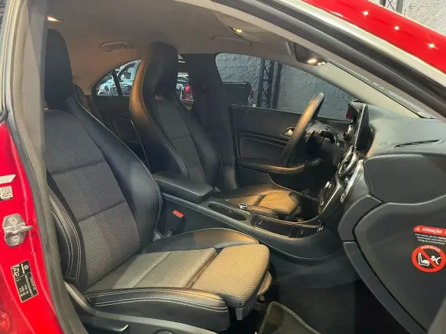 CLA 180 - 1.6 CGI 7G-DCT