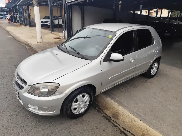 CELTA 1.0 MPFI LT 8V