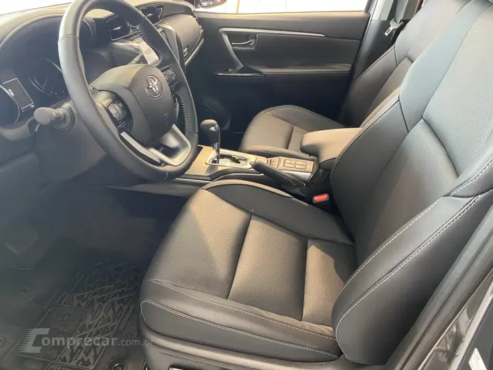 HILUX SW4 2.8 D-4D TURBO SRX PLATINUM 7L 4X4 AUTOMÁTICO