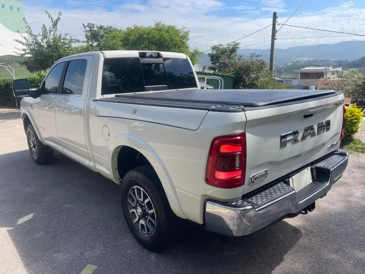 RAM 6.7 3500 Laramie Longhorn 4X4 CD 6 Cilindros Turbo