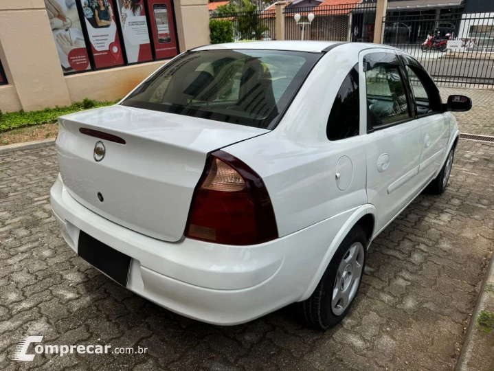 CORSA 1.4 MPFI Premium Sedan 8V