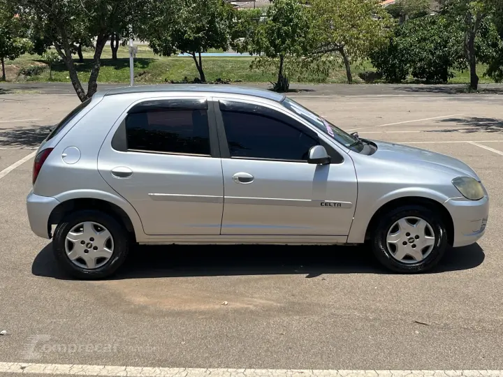 CELTA 1.0 MPFI LT 8V