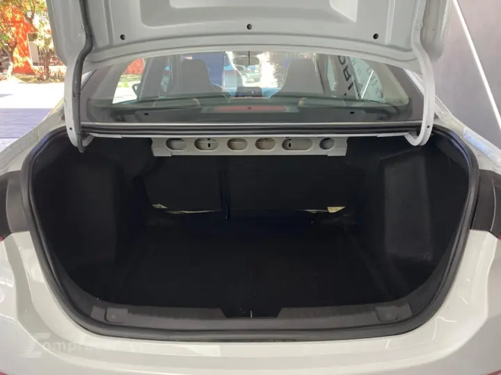 ONIX SED. Plus PREM. 1.0 12V TB Flex Aut