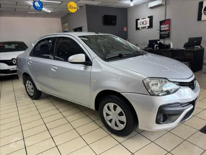 ETIOS 1.5 XS Sedan 16V