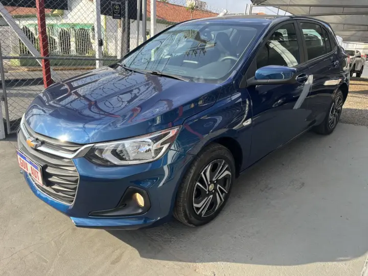 Onix Hatch 1.0 4P FLEX LT PLUS