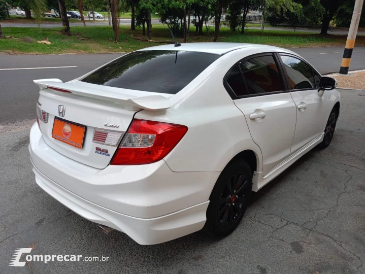 Civic 2.0 16V 4P LXR