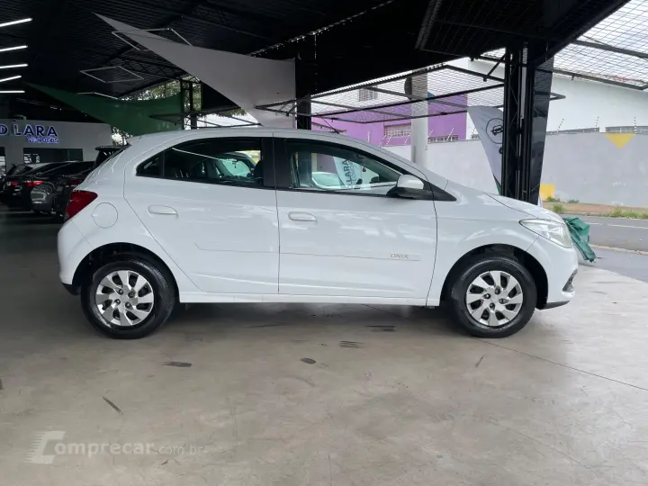 ONIX HATCH LT 1.0 8V FlexPower 5p Mec.