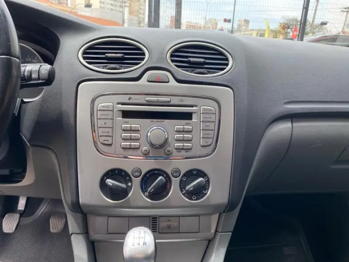FOCUS SEDAN 2.0