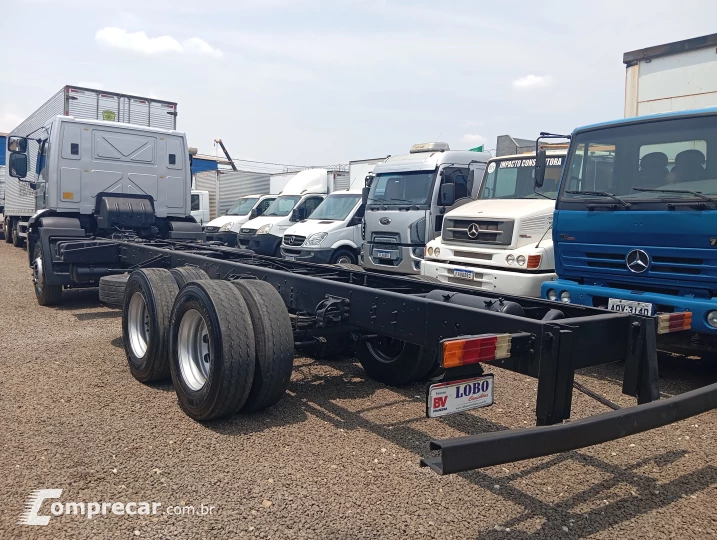 Ford Cargo 2423