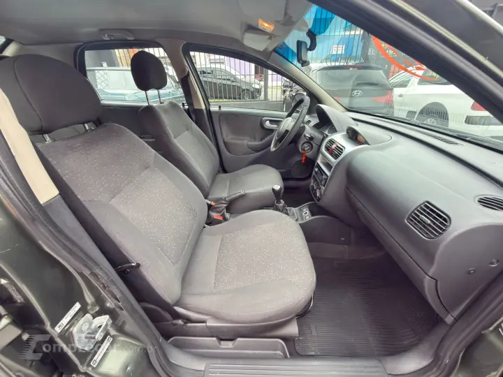 CORSA 1.4 MPFI Premium Sedan 8V