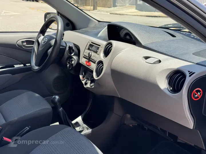 ETIOS 1.5 XS Sedan 16V