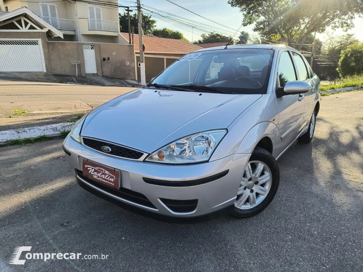 FOCUS 1.6 GLX Sedan 8V