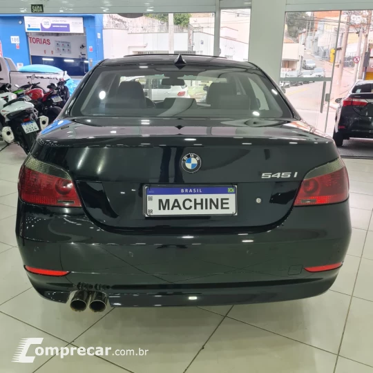 545I 4.4 Sedan V8 32V