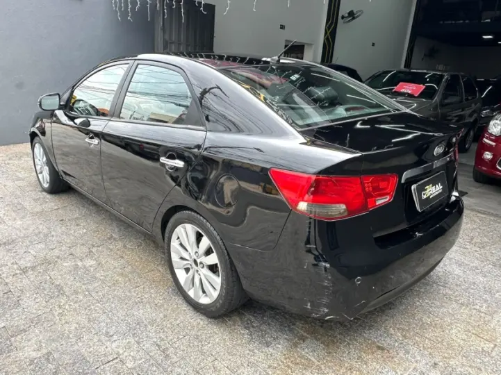 CERATO 1.6 E.213 Sedan 16V