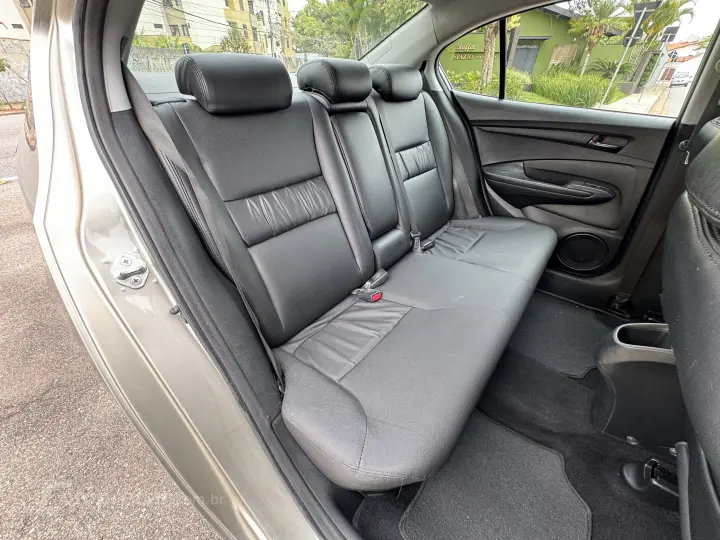 CITY 1.5 LX Sedan 16V