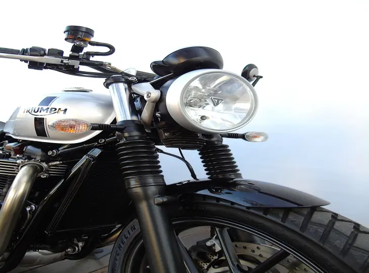 TRIUMPH STREET TWIN
