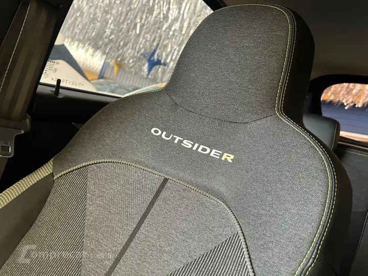 Kwid KWID OUTSIDER 1.0 Flex 12V 5p Mec.