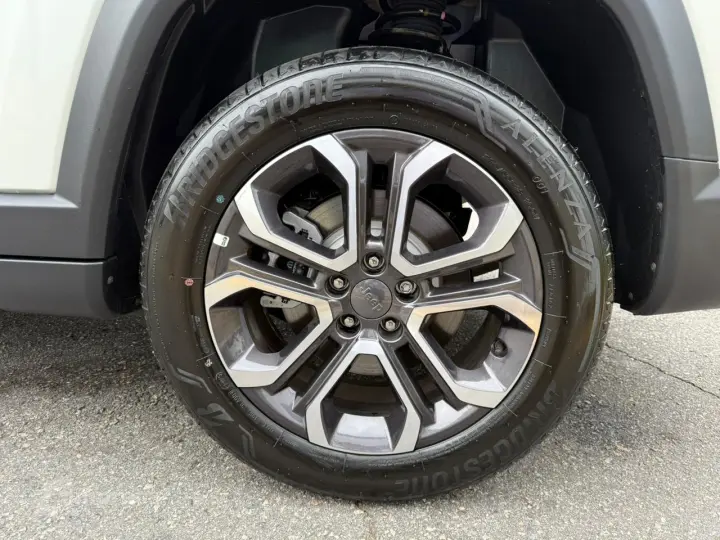 COMMANDER 1.3 T270 Turbo Limited