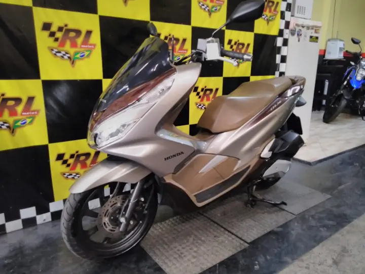 PCX 150 DLX