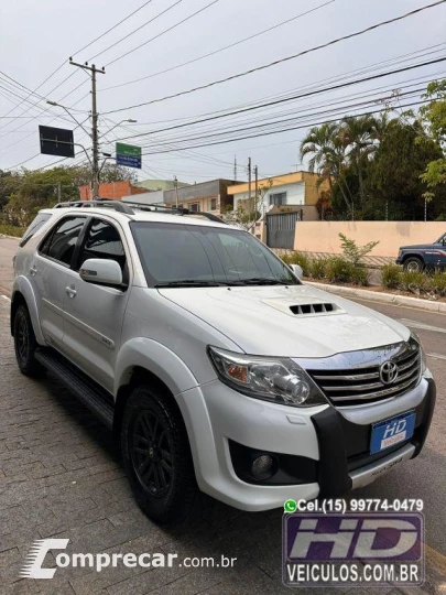 Hilux SW4 SRV D4-D 4x4 3.0 TDI Dies. Aut