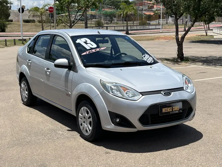 FIESTA 1.6 MPI Class Sedan 8V