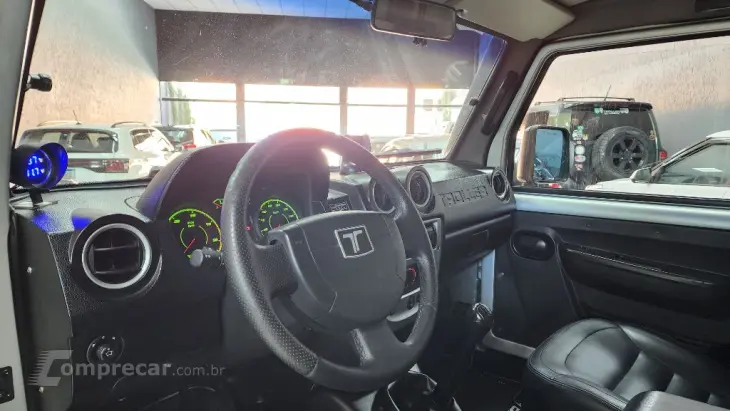 T-4 4x4 3.0 TB Int. Cap. Rígida Diesel