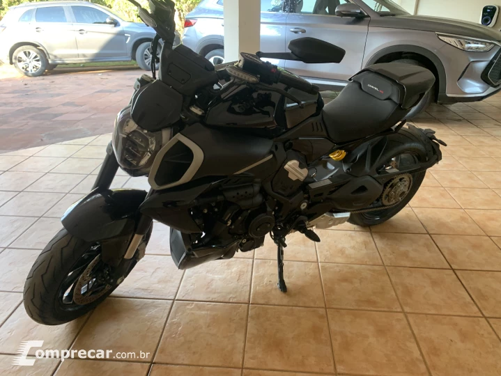 Diavel V4