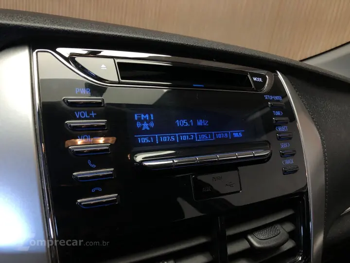 Yaris 1.5 16V Flex Sedan Xl Live Multidrive