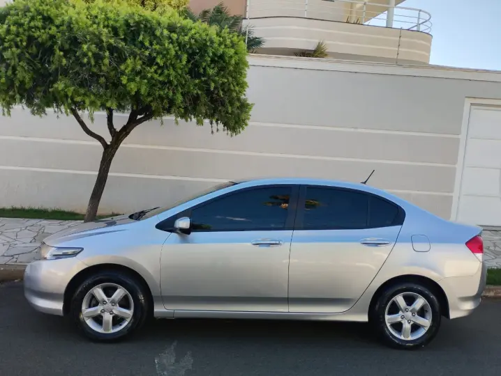 CITY 1.5 LX Sedan 16V