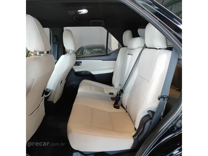 HILUX SW4 2.8 D-4D TURBO DIESEL DIAMOND 7L 4X4 AUTOMÁTICO