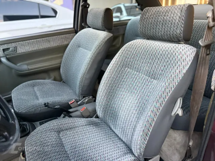 LOGUS 1.8 GLS 8V ÁLCOOL 2P MANUAL