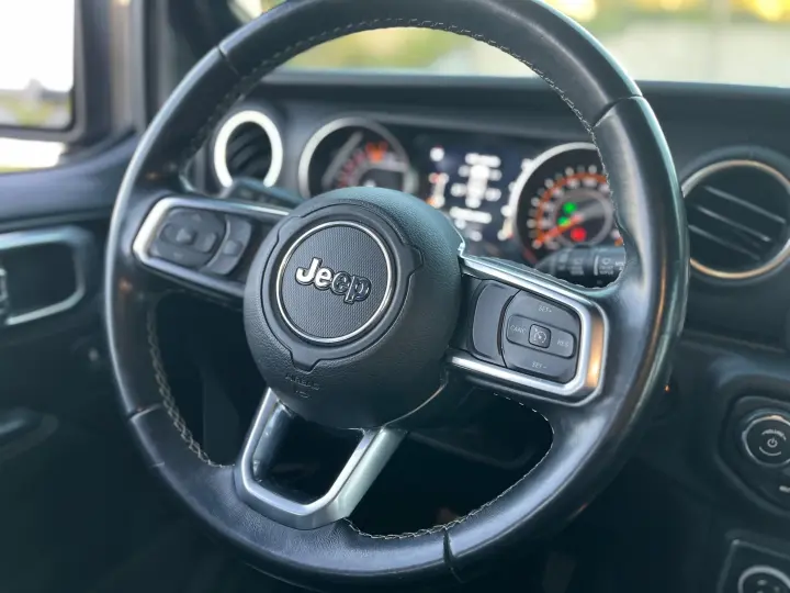 WRANGLER 2.0 TURBO GASOLINA SAHARA 4P 4X4 AT8