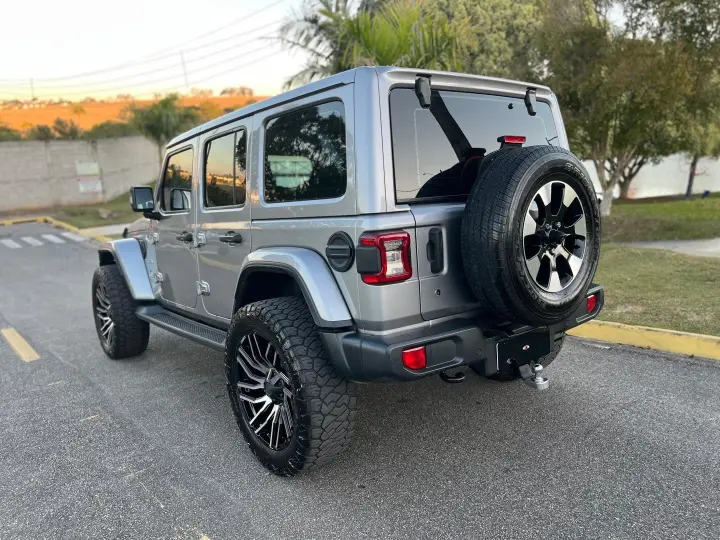 WRANGLER 2.0 TURBO GASOLINA SAHARA 4P 4X4 AT8