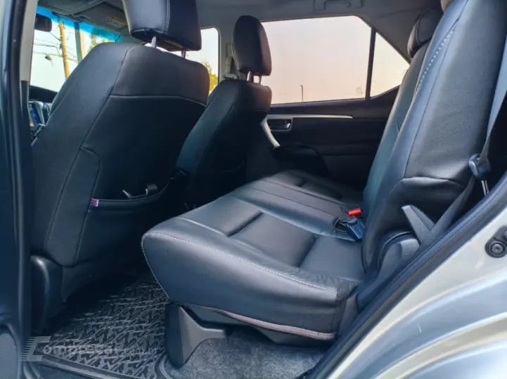 HILUX SW4 2.7 SR 7 Lugares 4X2 16V