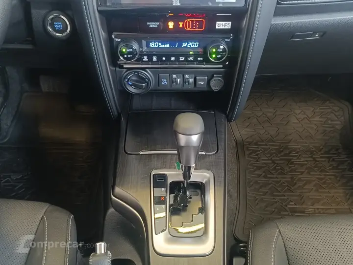 HILUX SW4 2.8 D-4D TURBO SRX PLATINUM 7L 4X4 AUTOMÁTICO