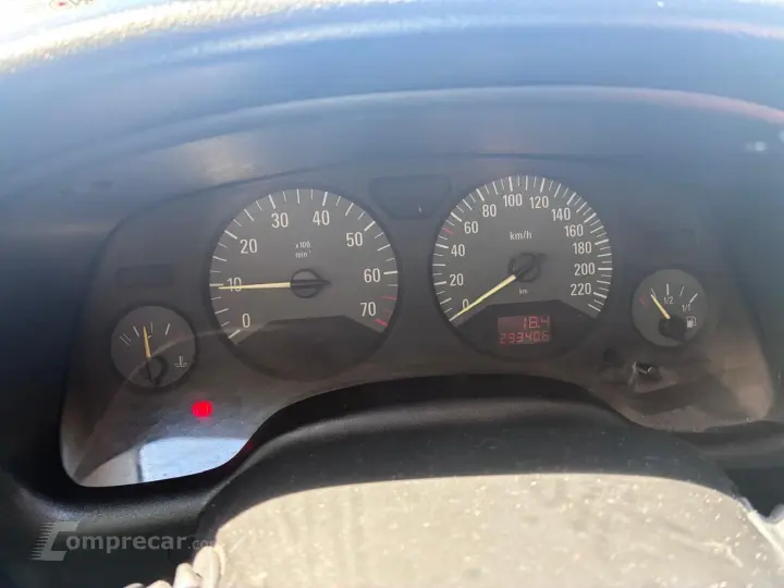 ASTRA 2.0 MPFI Sedan 8V