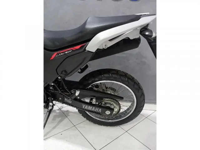 XTZ 250 LANDER CONNECTED - Trail