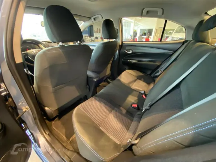 YARIS 1.5 16V FLEX SEDAN XL MANUAL