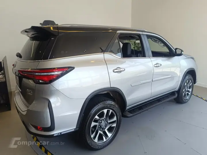 HILUX SW4 2.8 D-4D TURBO SRX PLATINUM 7L 4X4 AUTOMÁTICO