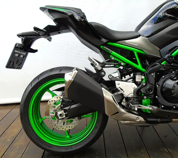 KAWASAKI Z900