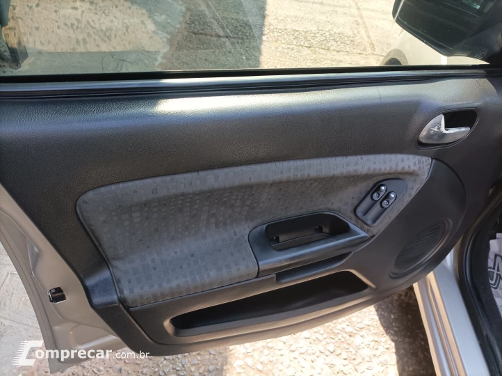 FIESTA 1.6 MPI Class Sedan 8V