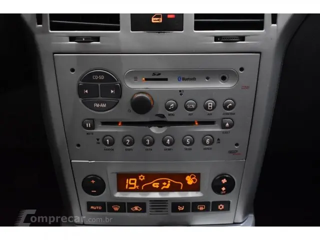 VECTRA SEDAN - 2.0 MPFI ELEGANCE 8V 4P MANUAL