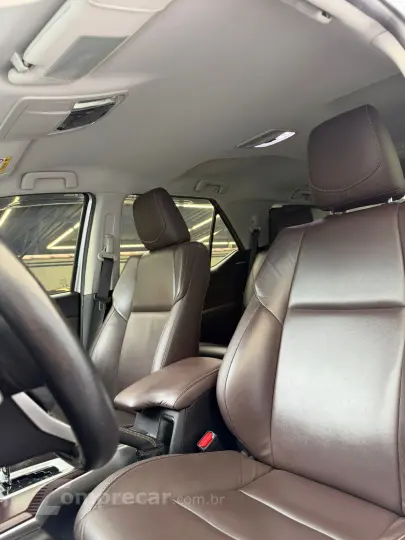 HILUX SW4 2.8 D-4d Turbo SRX 7L 4X4