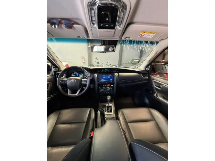 HILUX SW4 2.8 D-4D TURBO DIESEL SRX 7L 4X4 AUTOMÁTICO