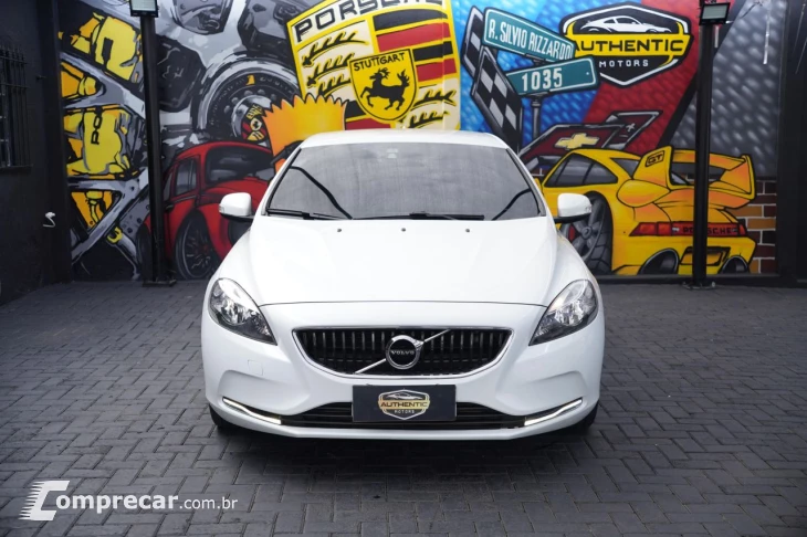 V40 T-4 KINETIC 2.0 Aut.