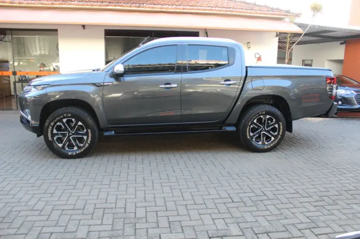 L 200 Triton 2.4 16V SPORT HPE-S 4X4 CABINE DUPLA TURBO DIES