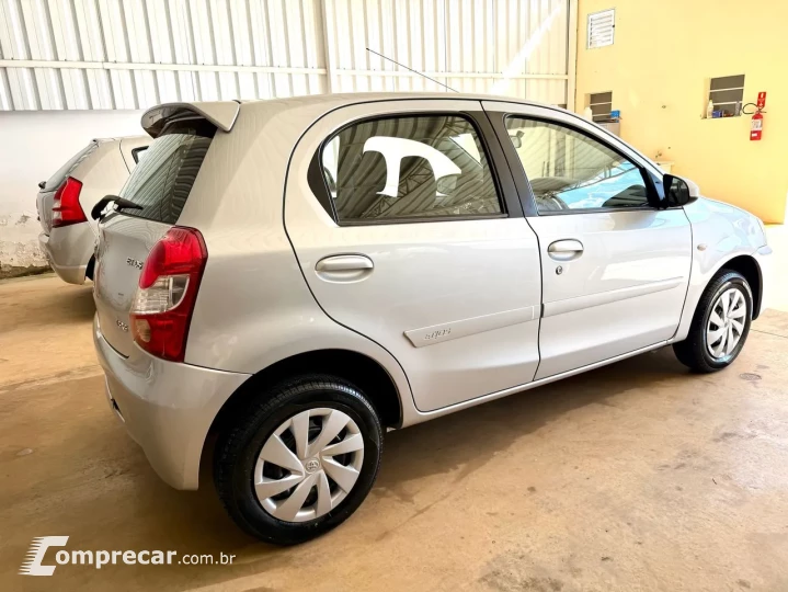 Etios 1.5 xs Hatch