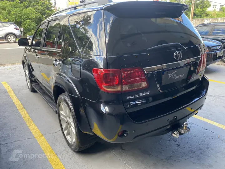 HILUX 2.8 SW4 4X4 8V