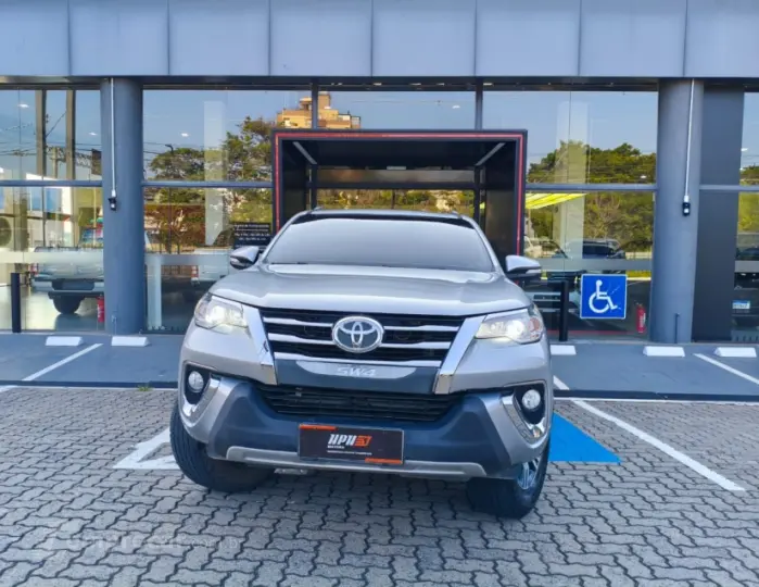 HILUX SW4 2.7 SR 7 Lugares 4X2 16V